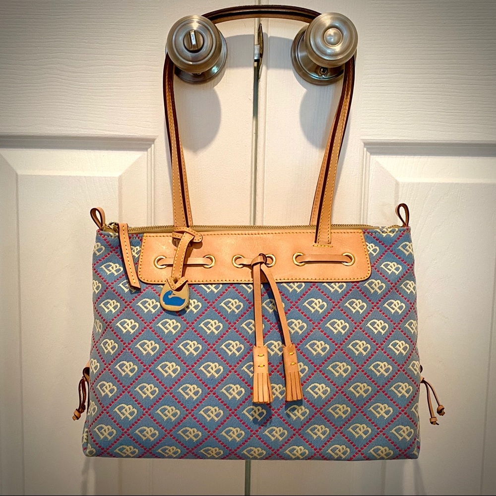 NWOT Dooney & Bourke Large Tassel Zip Top in Blue